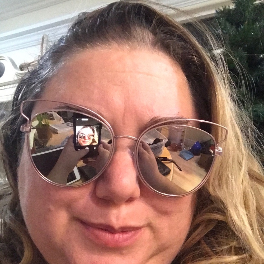 - Rue 21 rose cat eye sunglasses metal frame in purple new retro style 60’s
